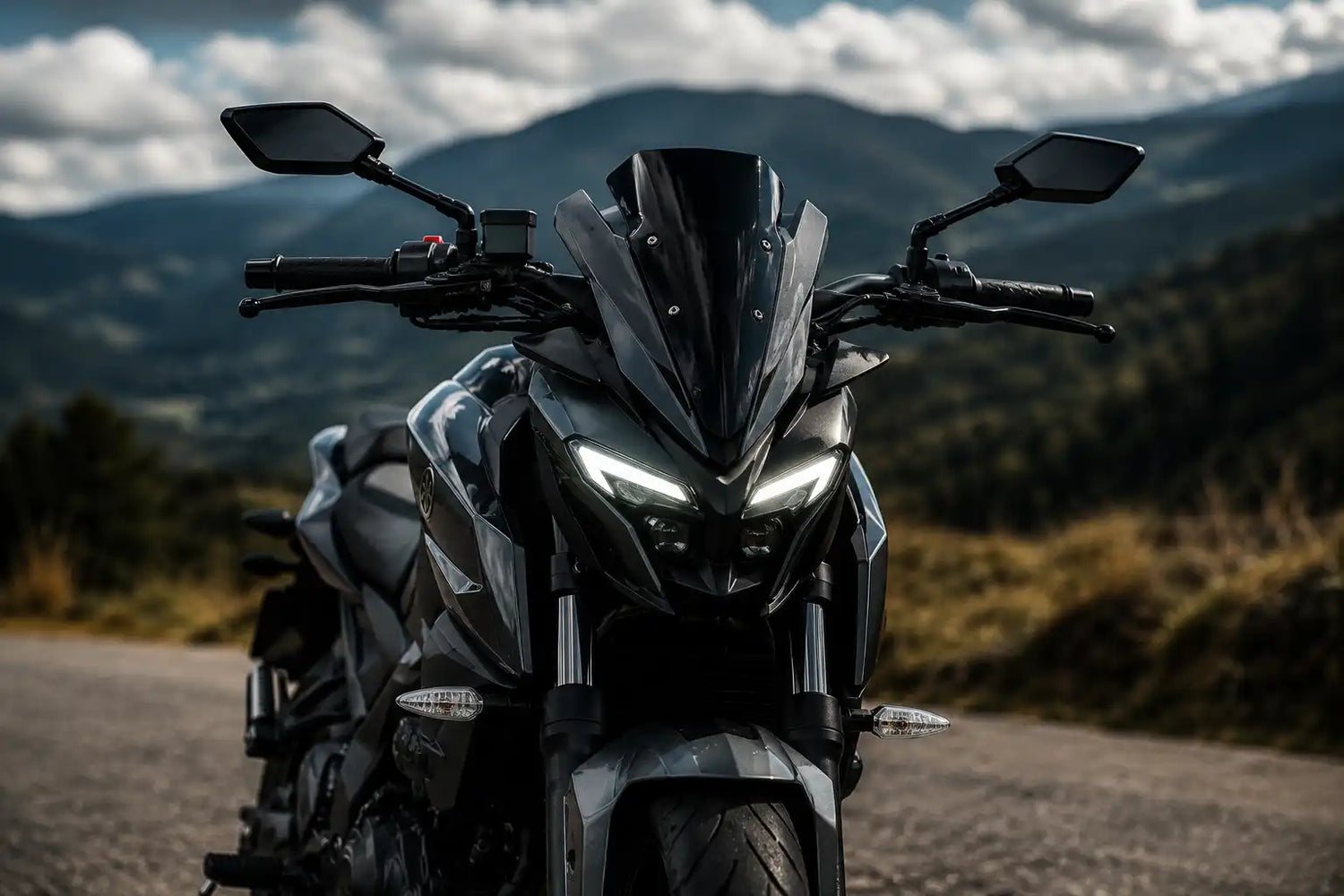 Espejos deportivos para moto instalados en motocicleta tipo naked